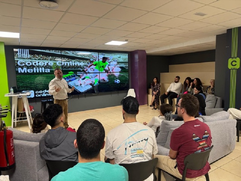 Estudiantes de la Facultad visitan la empresa CODERE Online Foto de la visita a CODERE