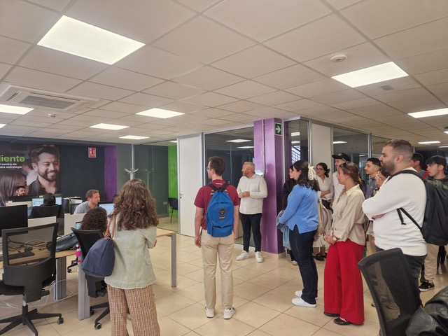 Visita de los estudiantes a la empresa CODERE Online