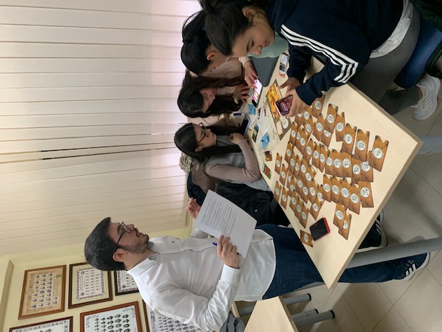 Foto de alumnos evaluando pistas