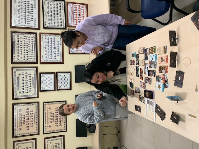 Foto de alumnos evaluando pistas