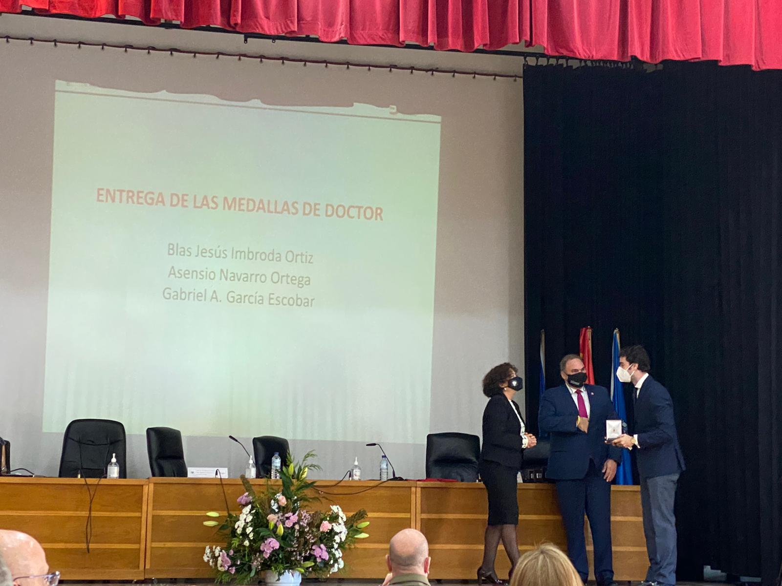 entrella-medalla-a-gabriel