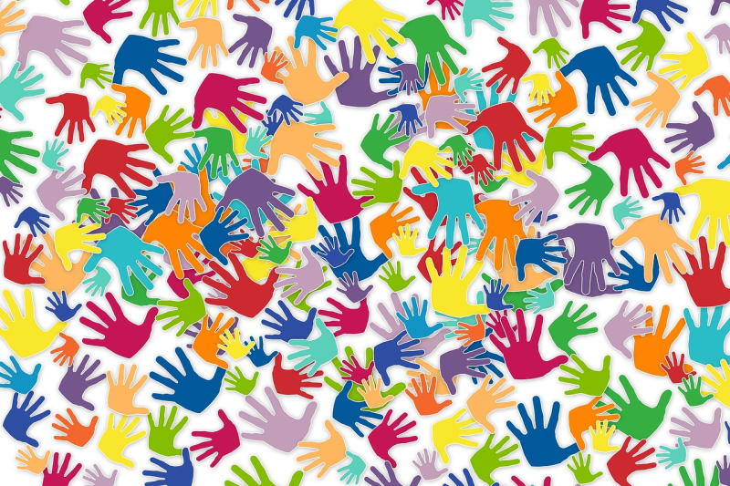 Programa de verano solidario imagen dibujos manos colores