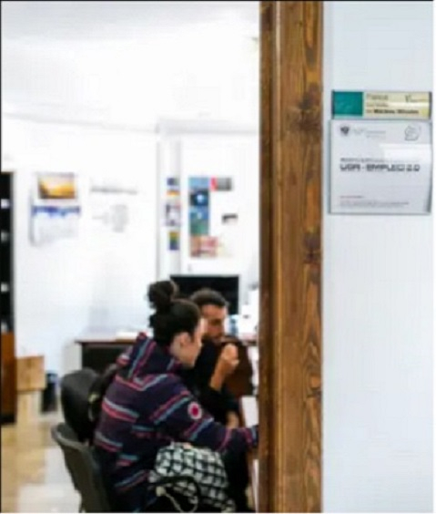 Apertura del plazo de solicitudes para las Ayudas Sociales 2024/2025 foto alumnos en UGR-Empleo 2.0